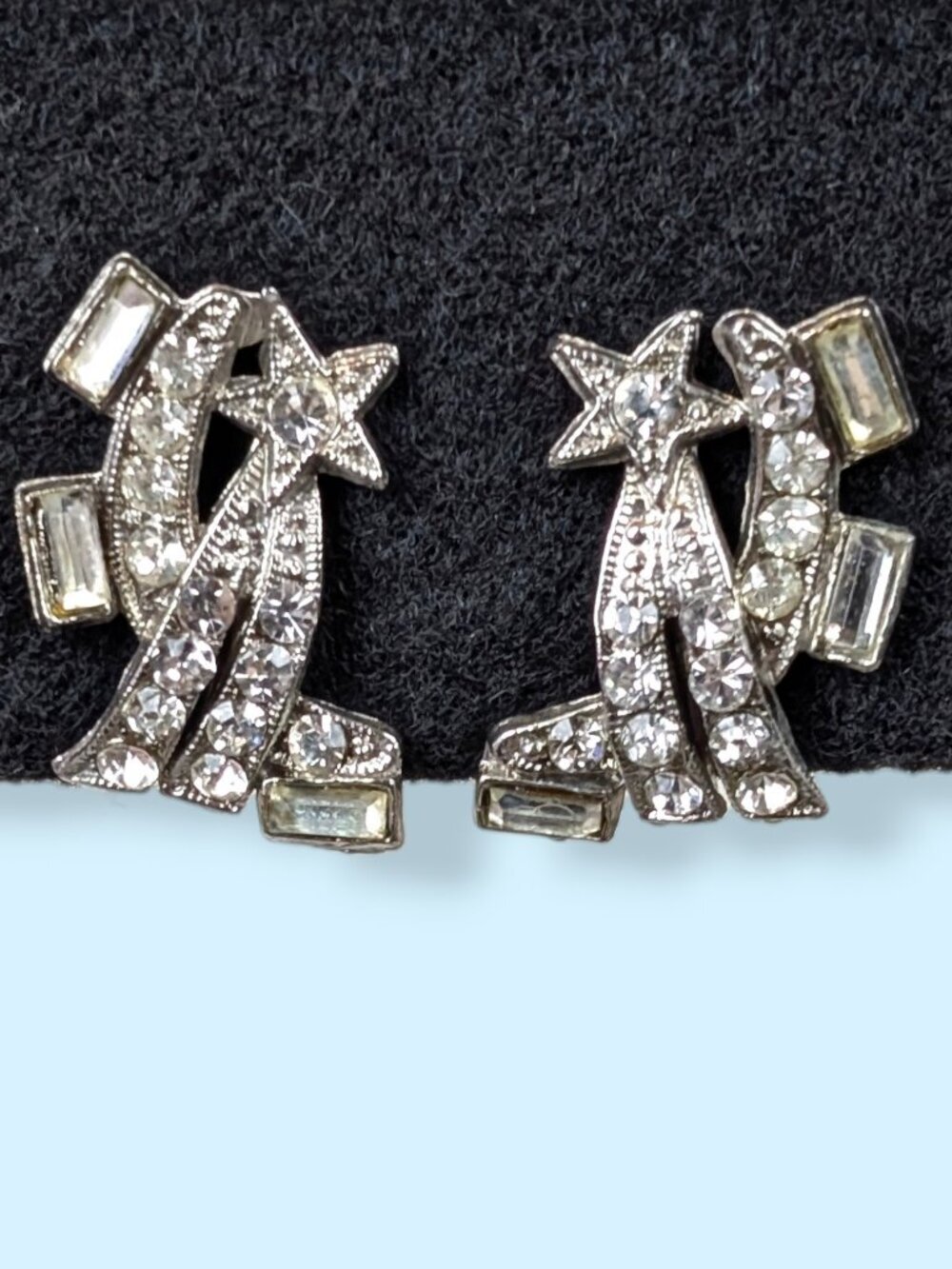 (2/$20) V. Creative White Rhinestone Shooting Star Earrings